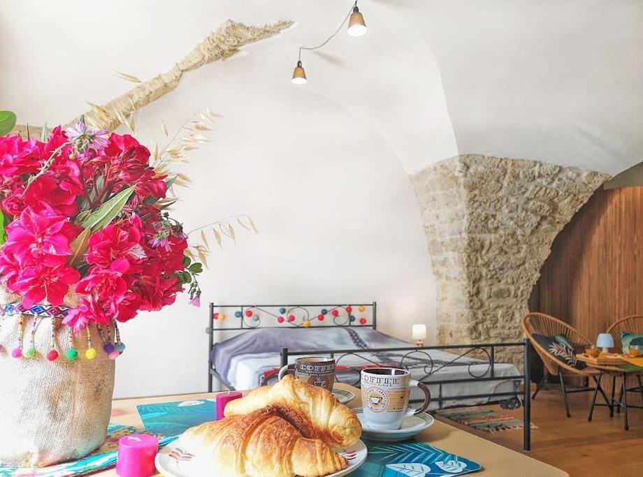 Pour Les Amoureux Des Vieilles Pierres Poussan Extérieur photo