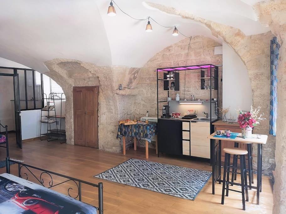 Pour Les Amoureux Des Vieilles Pierres Poussan Extérieur photo